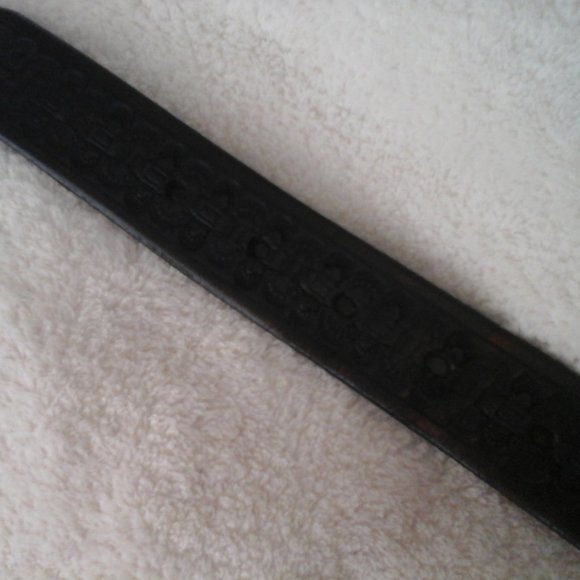 Wilderness Leather Works Black Tooled Leather Buckle Belt. Size 40 - Picture 2 of 4